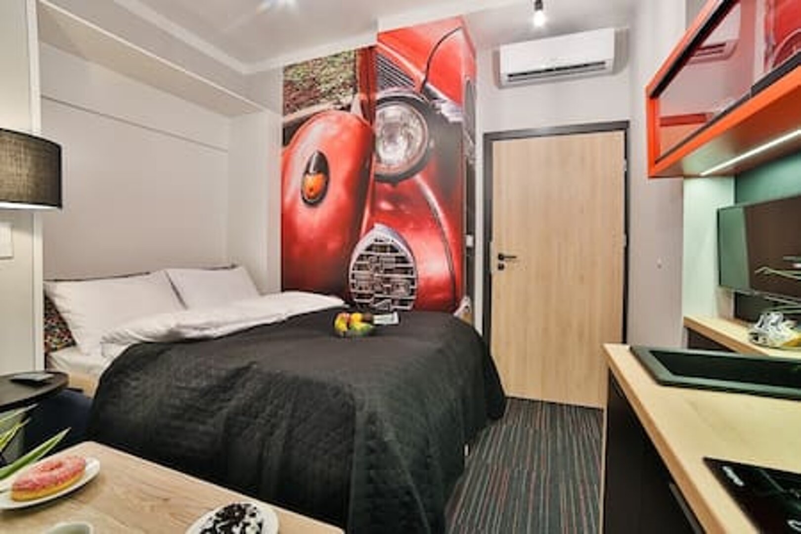 E. Saint Thomas Corner - Old Town Apartment