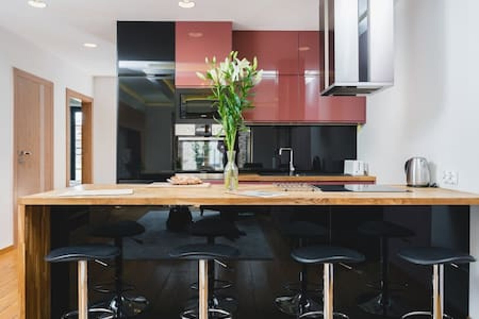 Glam Brewery Suite - Deluxe Apartment with Parking
