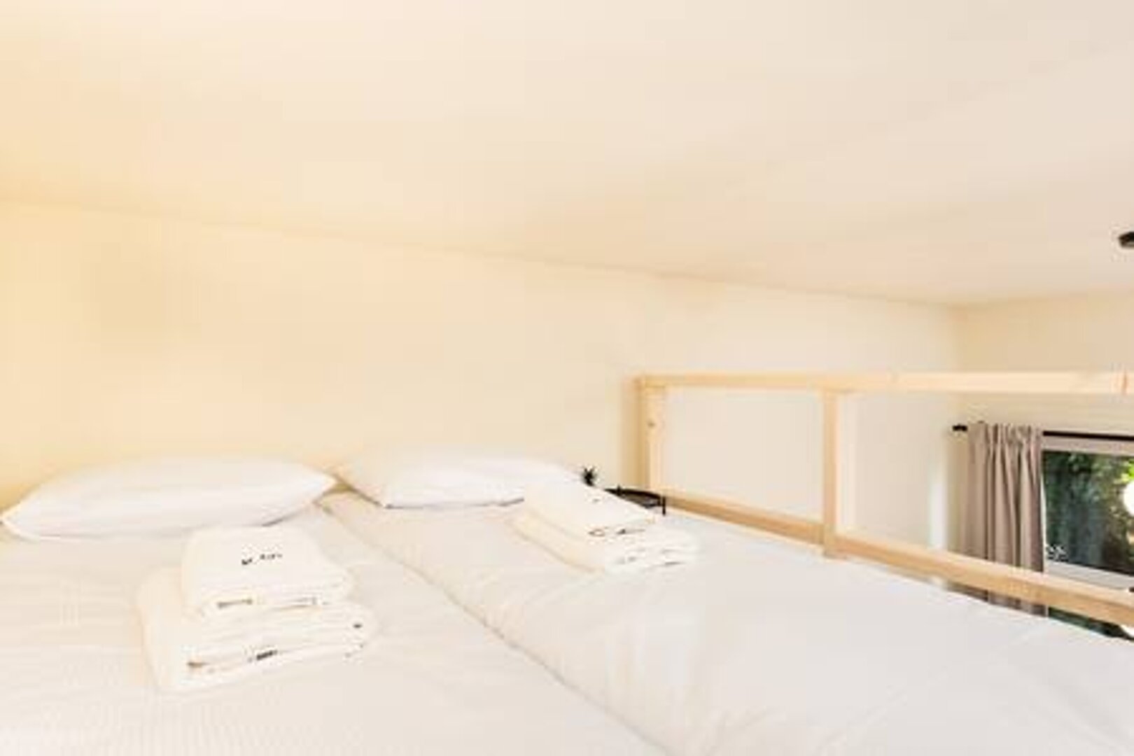 UPSTAIRS MANAGEMENT sp. z o.o. - 11