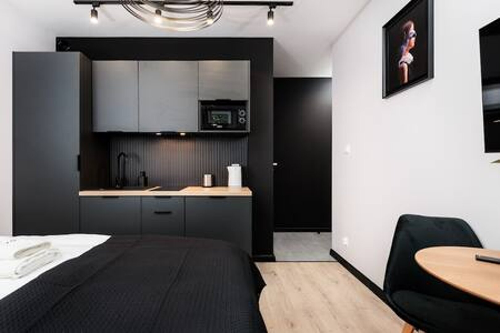 UPSTAIRS MANAGEMENT sp. z o.o. - 3