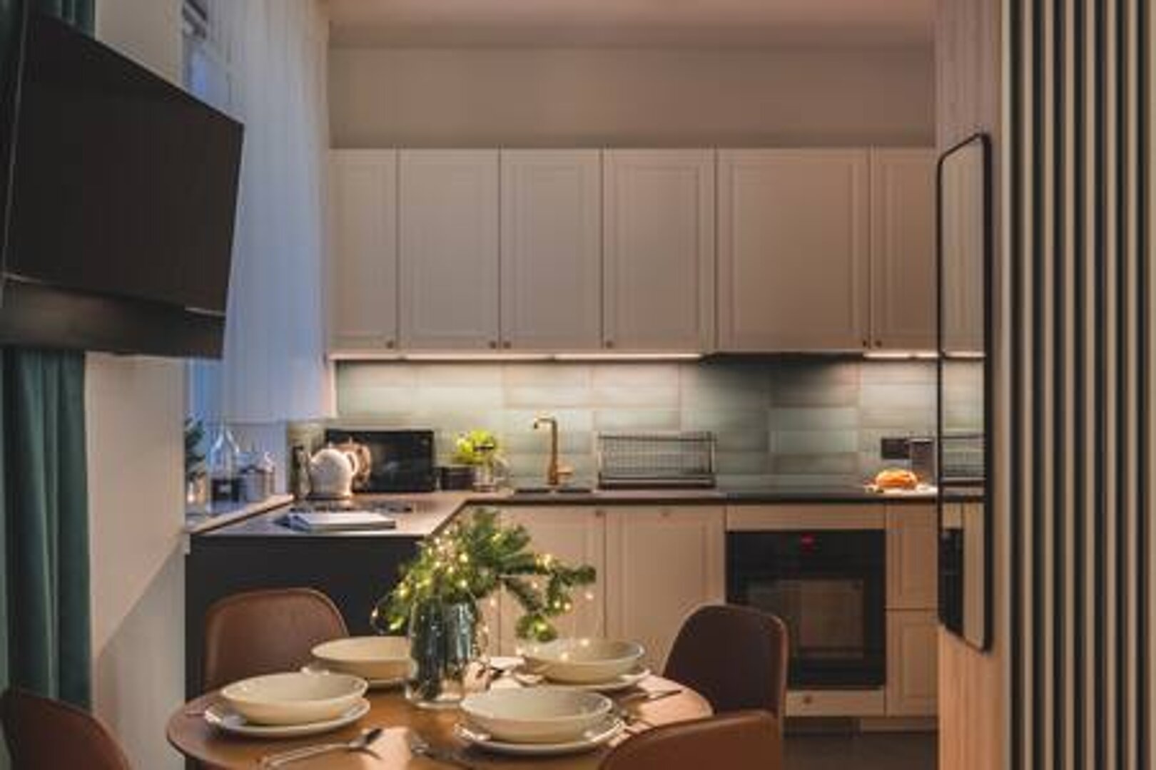 UPSTAIRS MANAGEMENT sp. z o.o. - 2