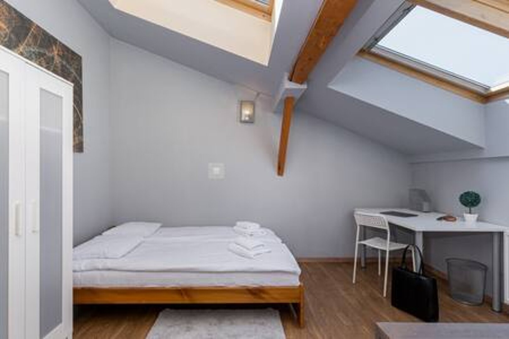 UPSTAIRS MANAGEMENT sp. z o.o. - 4