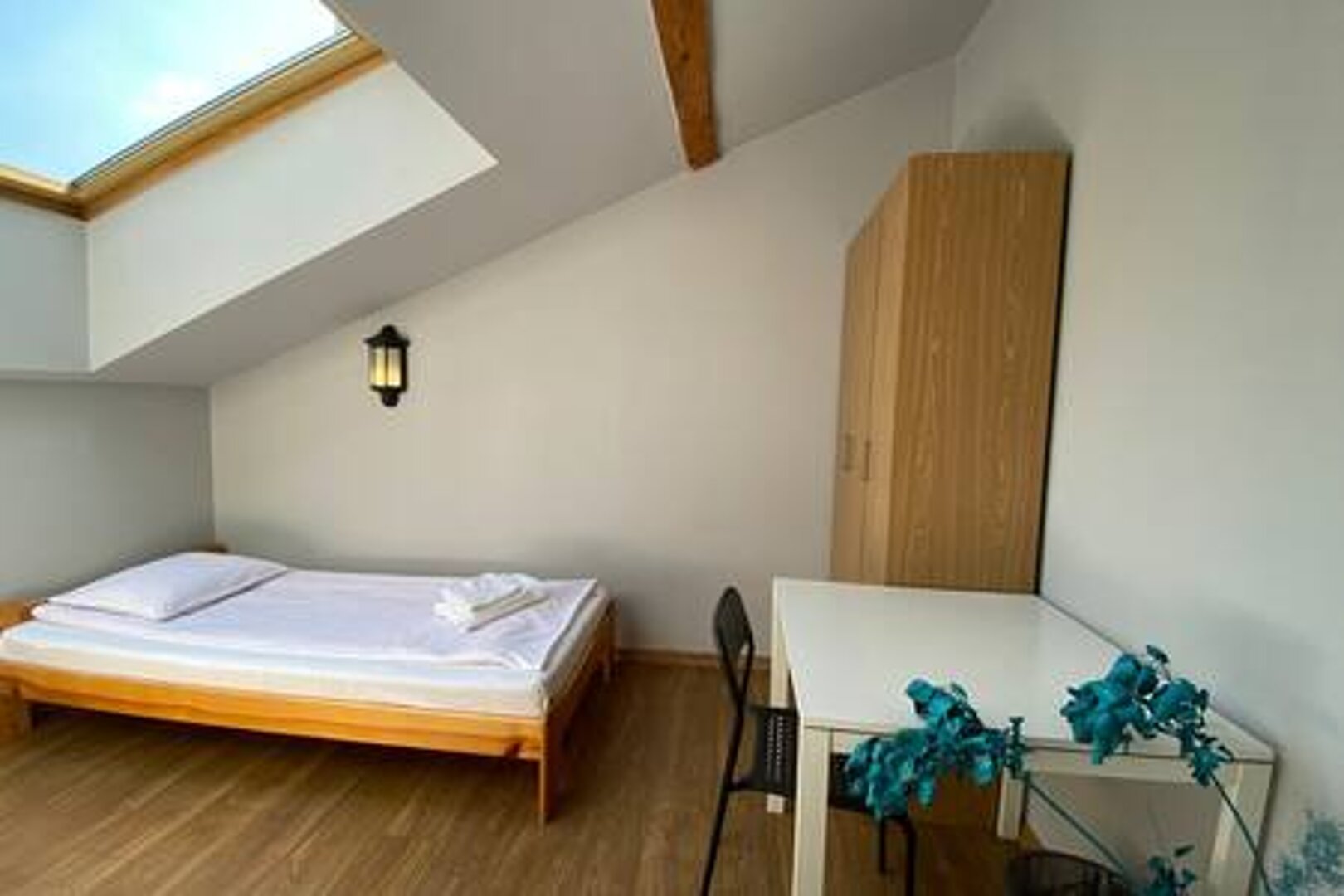UPSTAIRS MANAGEMENT sp. z o.o. - 28