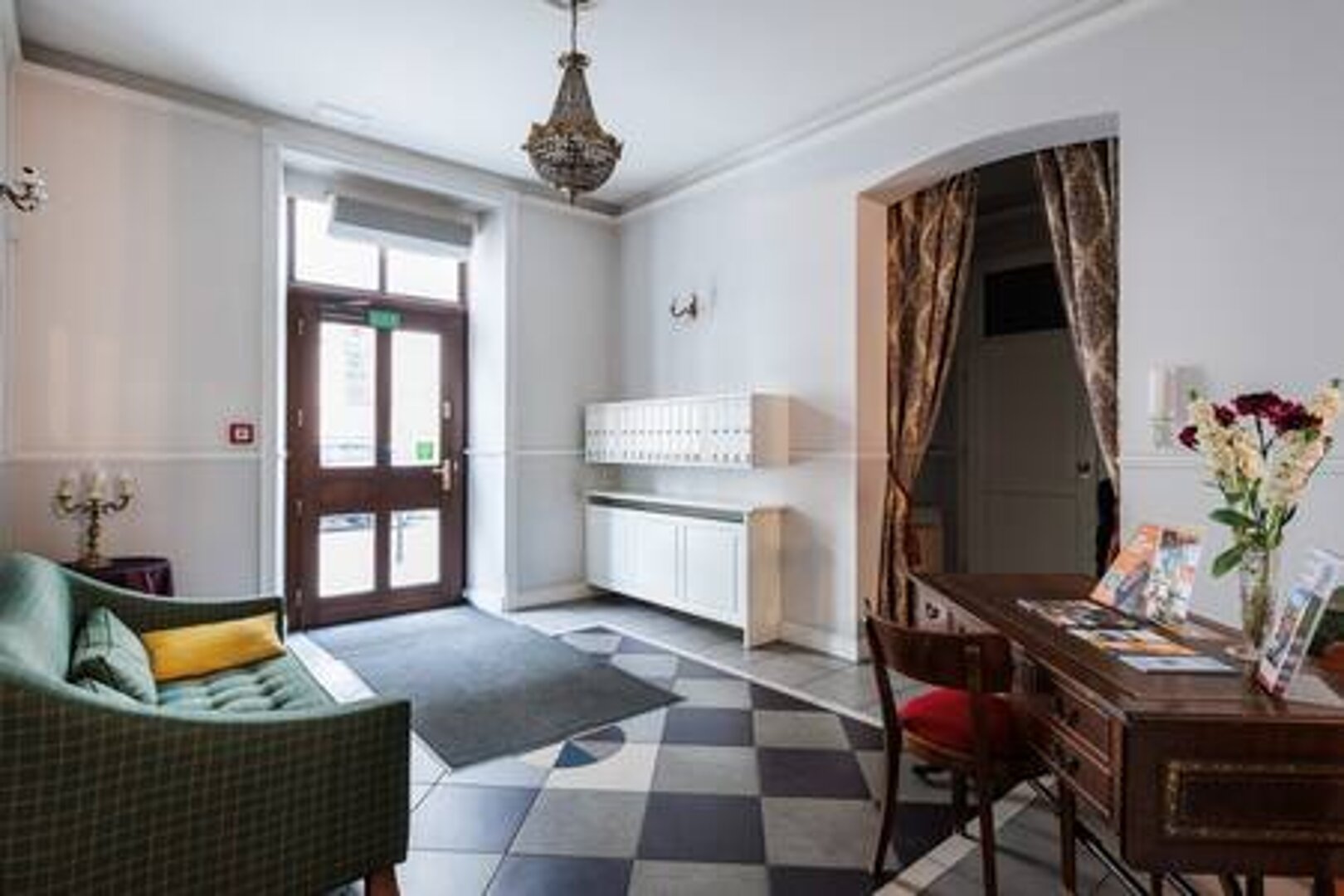UPSTAIRS MANAGEMENT sp. z o.o. - 17
