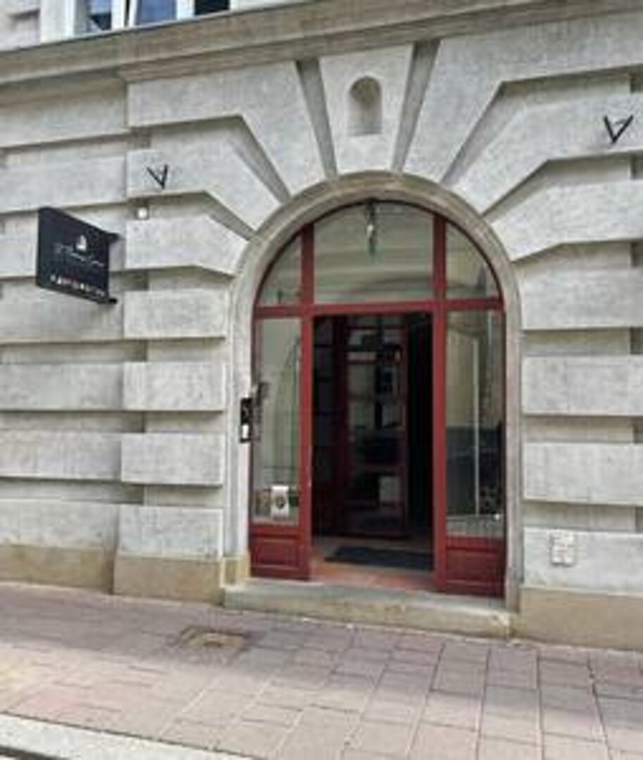 B. Saint Thomas Corner - Old Town Apartment