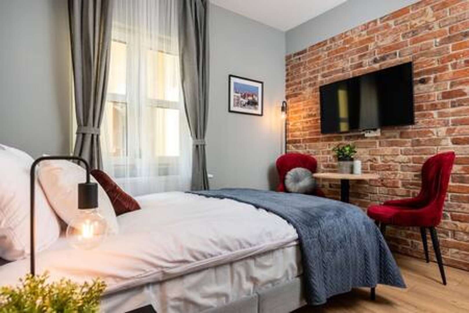 UPSTAIRS MANAGEMENT sp. z o.o. - 12