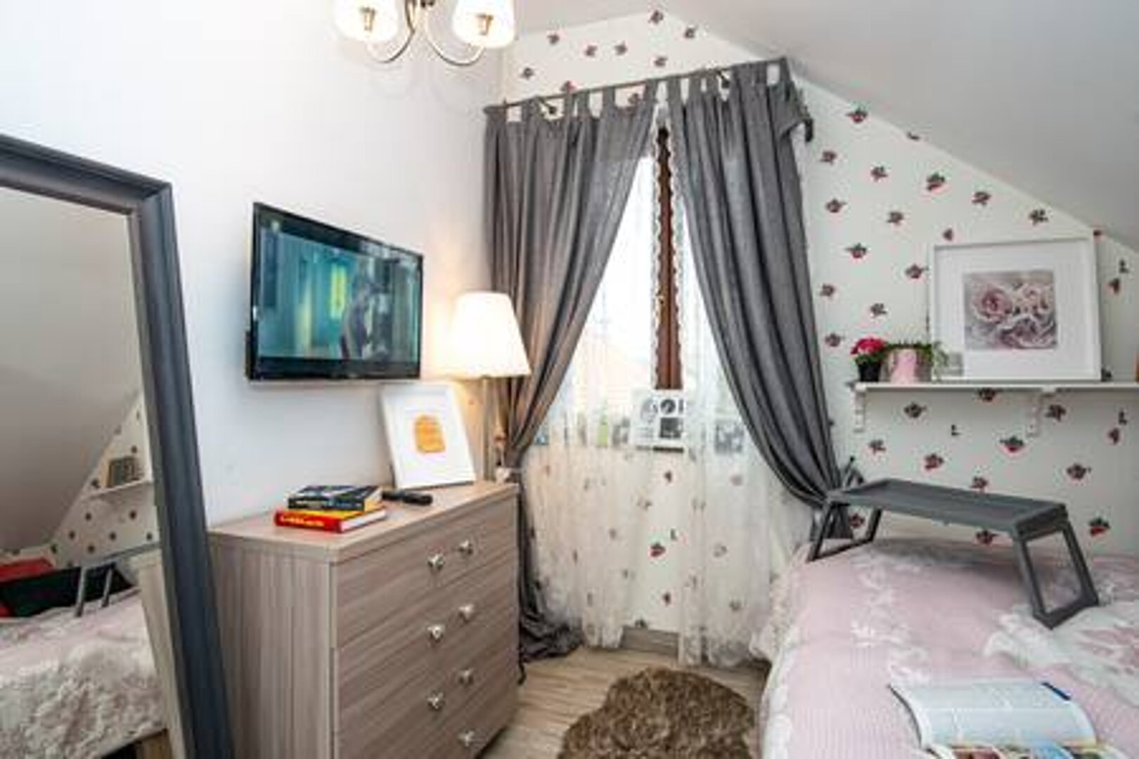UPSTAIRS MANAGEMENT sp. z o.o. - 4